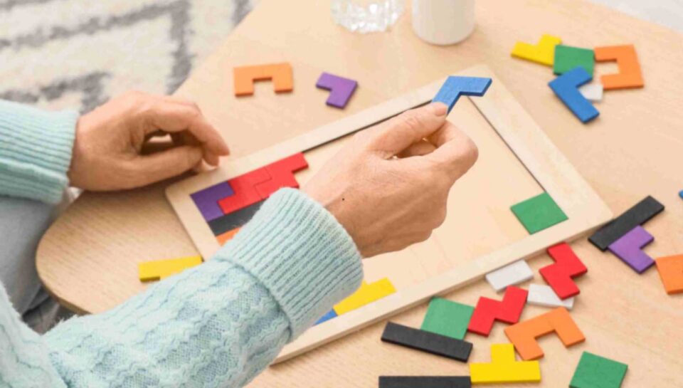 How Music Modernizes Senior Cognitive Care in Illinois
